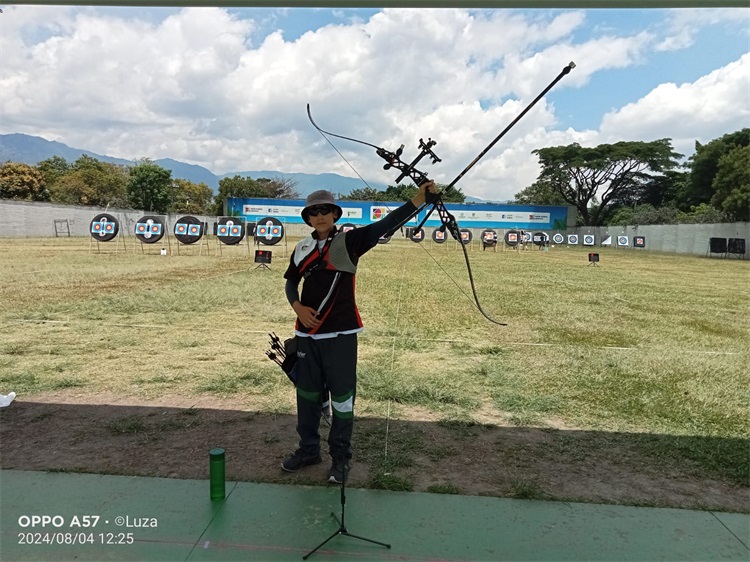 1778565771629465.jpg felipe bow 4.jpg