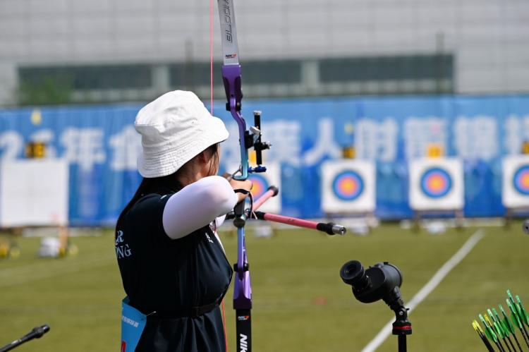 Liang Qiurong with Nika Archery Equipment-1